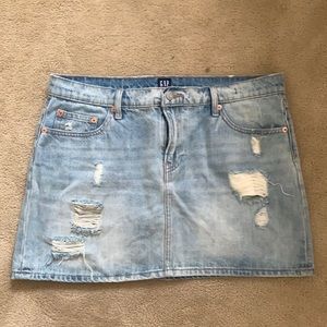 Gap denim light wash jean skirt.